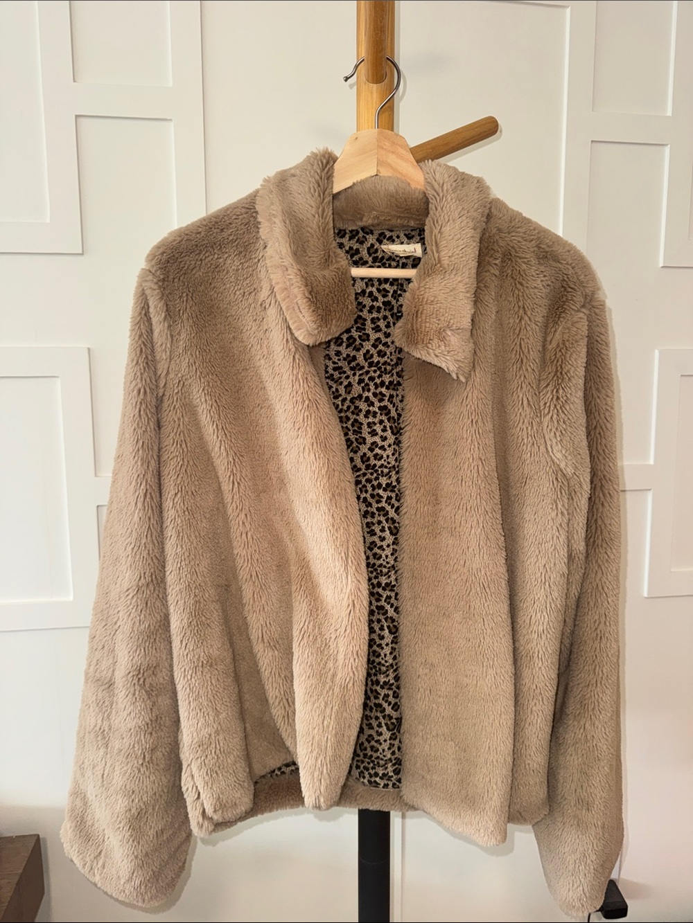 Hem & Thread Plush Faux-Fur Teddy Jacket in Taupe with Leopard Lining